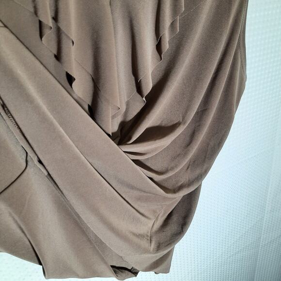 Dressbarn Woman 2X Brown Ruffle V-Neck Sleeveless Blouse Made in USA Career - Picture 4 of 7